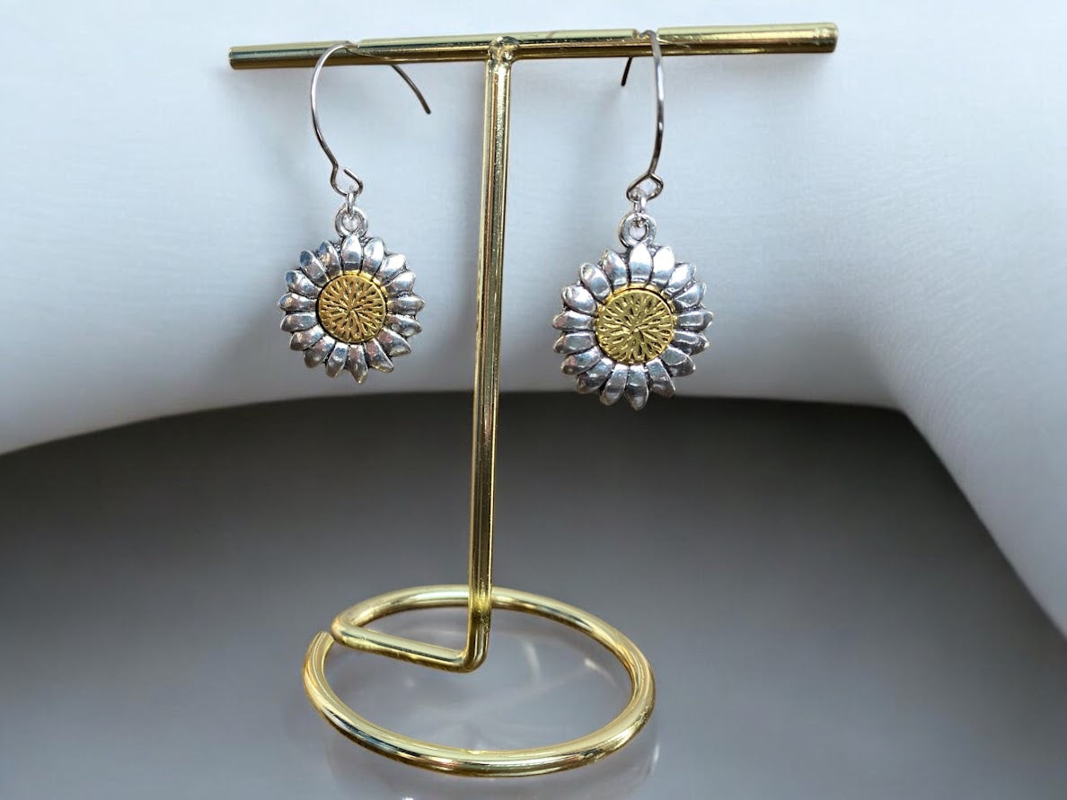 Precious Daisy Earrings